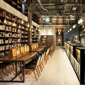 福冈灯光图书酒店 酒店